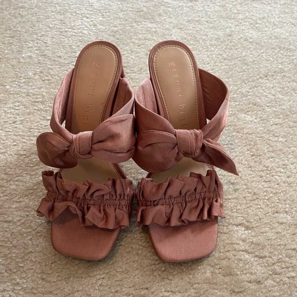 Gianni Bini Blakely Bow Ruffle Detail Block Heel Slide Sandals - Size: 10M